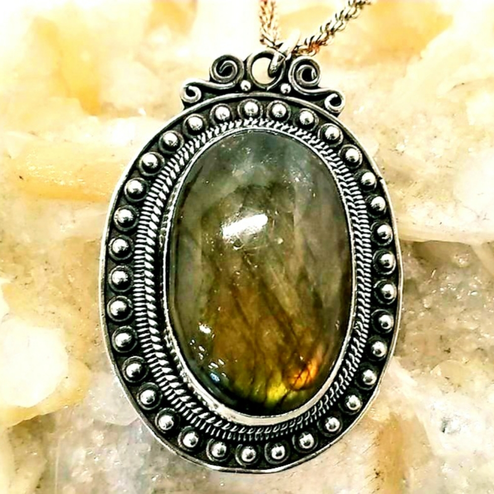 Labradorite 925 Sterling Silver Cabochon Pendant - Picture 2 of 4